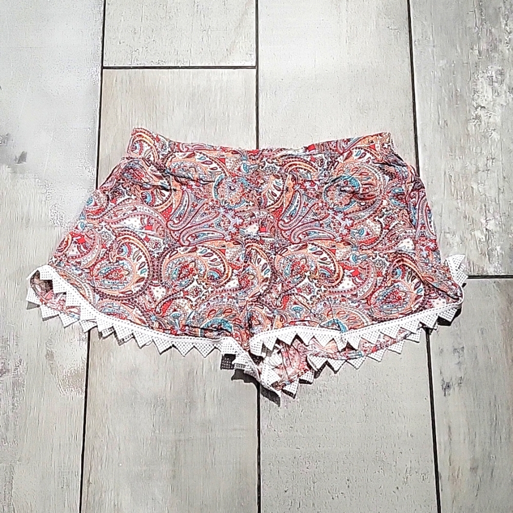 En Creme bojo short shots size small #15A